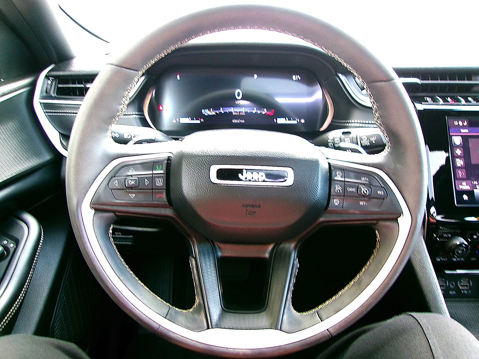 Used 2023 Jeep Grand Cherokee L Laredo AWD/4WD image 11