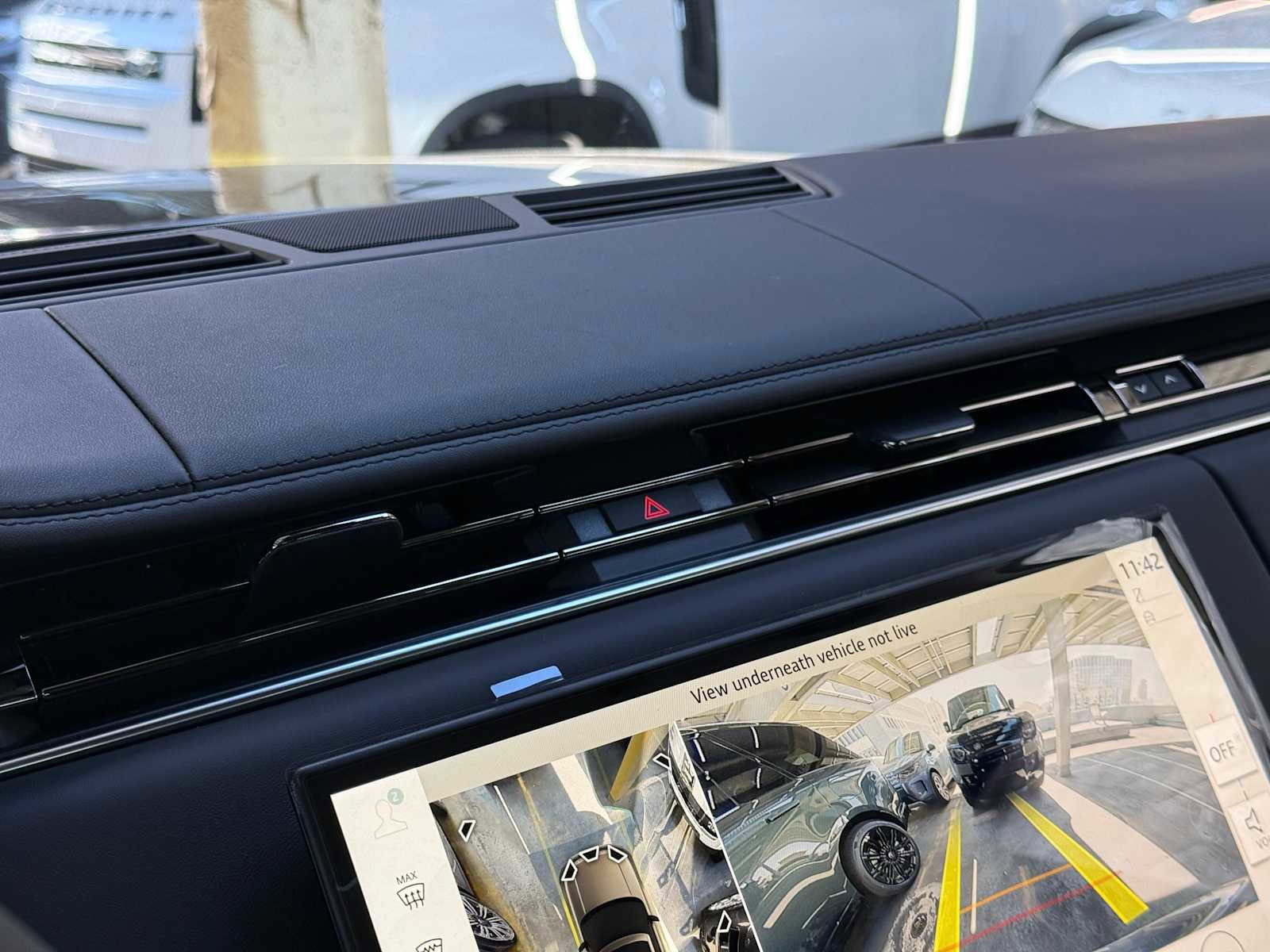 New 2025 Land Rover Range Rover Long Wheelbase SE image 37