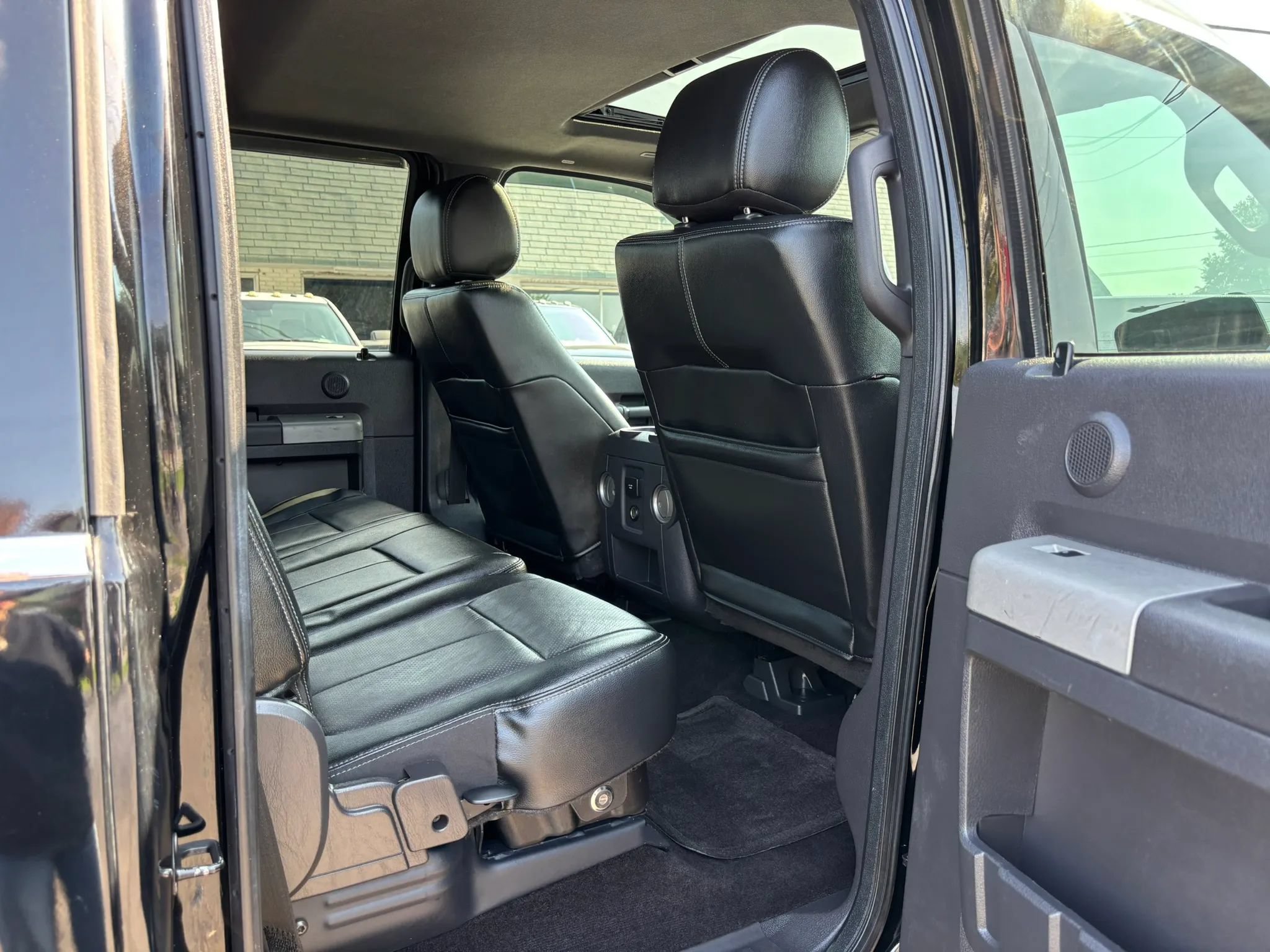 Used 2016 Ford F350 Lariat w/ Lariat Ultimate Package AWD/4WD image 30