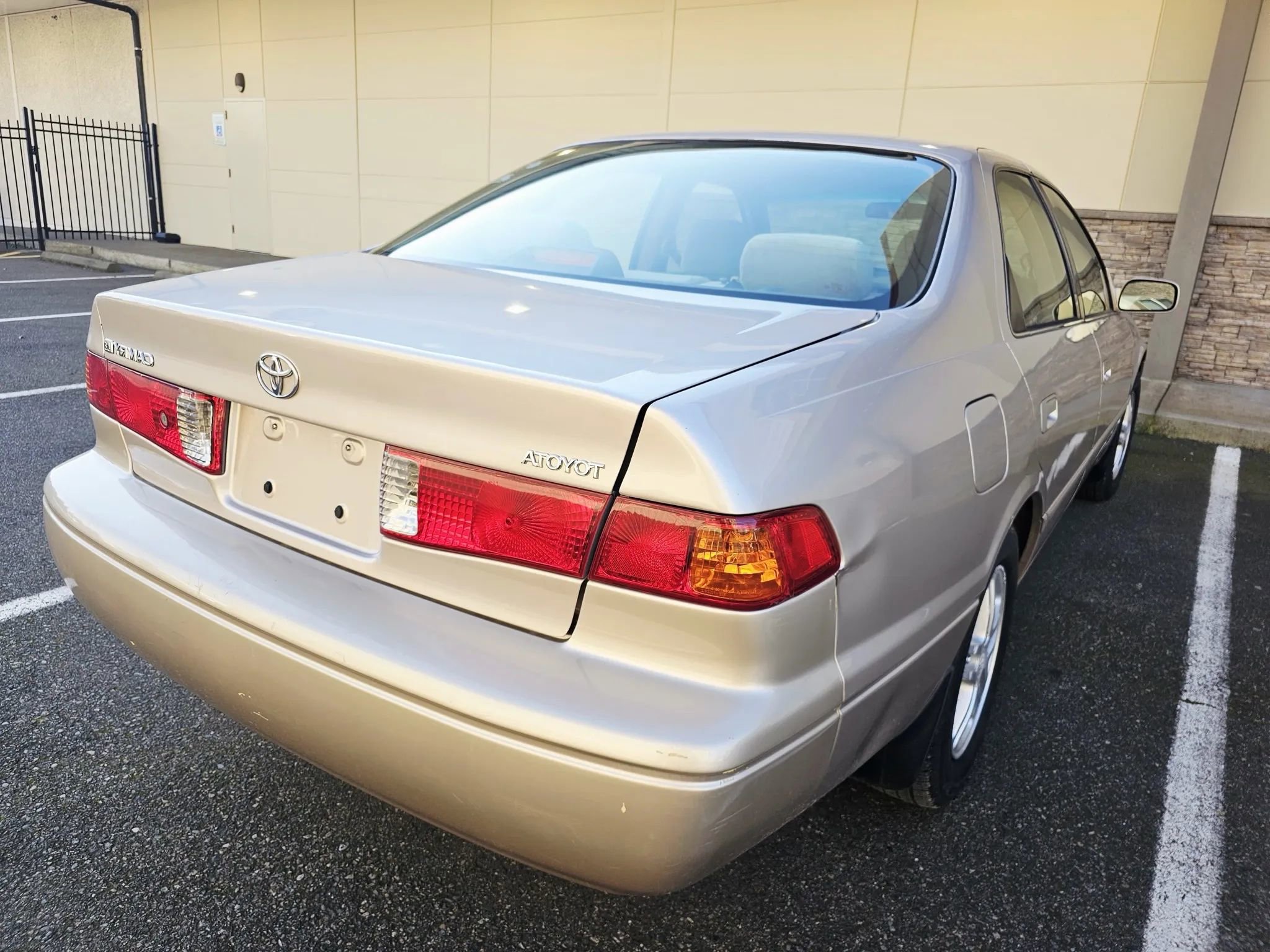 Used 2001 Toyota Camry LE FWD image 5