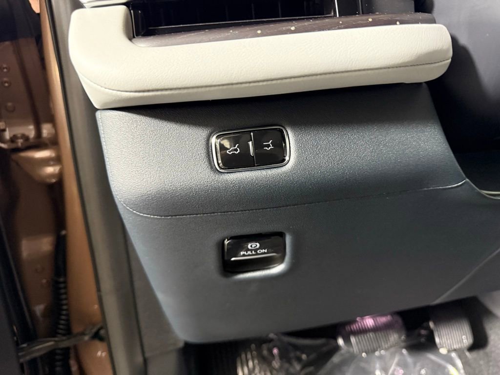 New 2025 Lincoln Navigator L Black Label AWD/4WD image 17