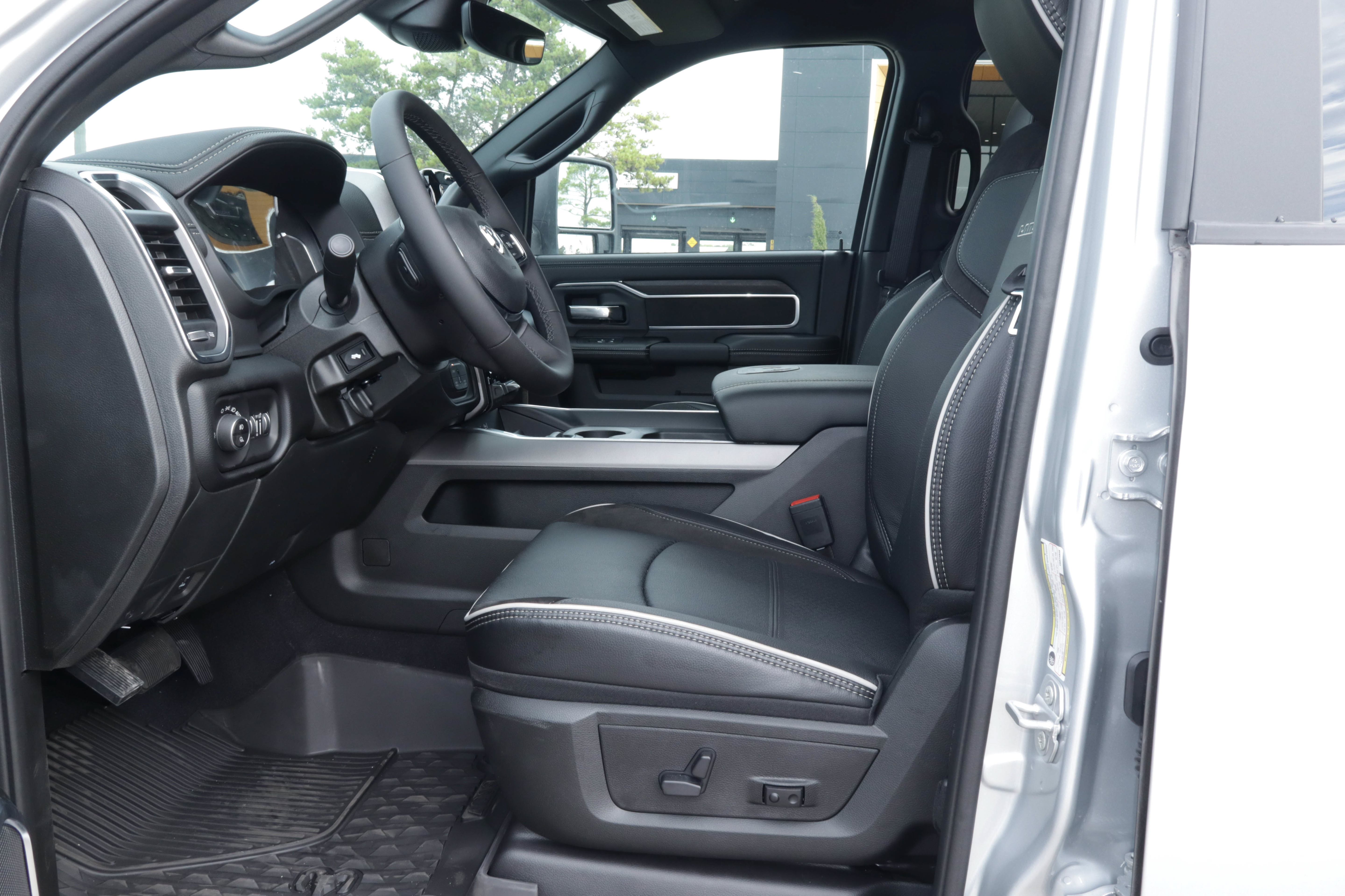 New 2027 RAM 2500 Laramie AWD/4WD image 15