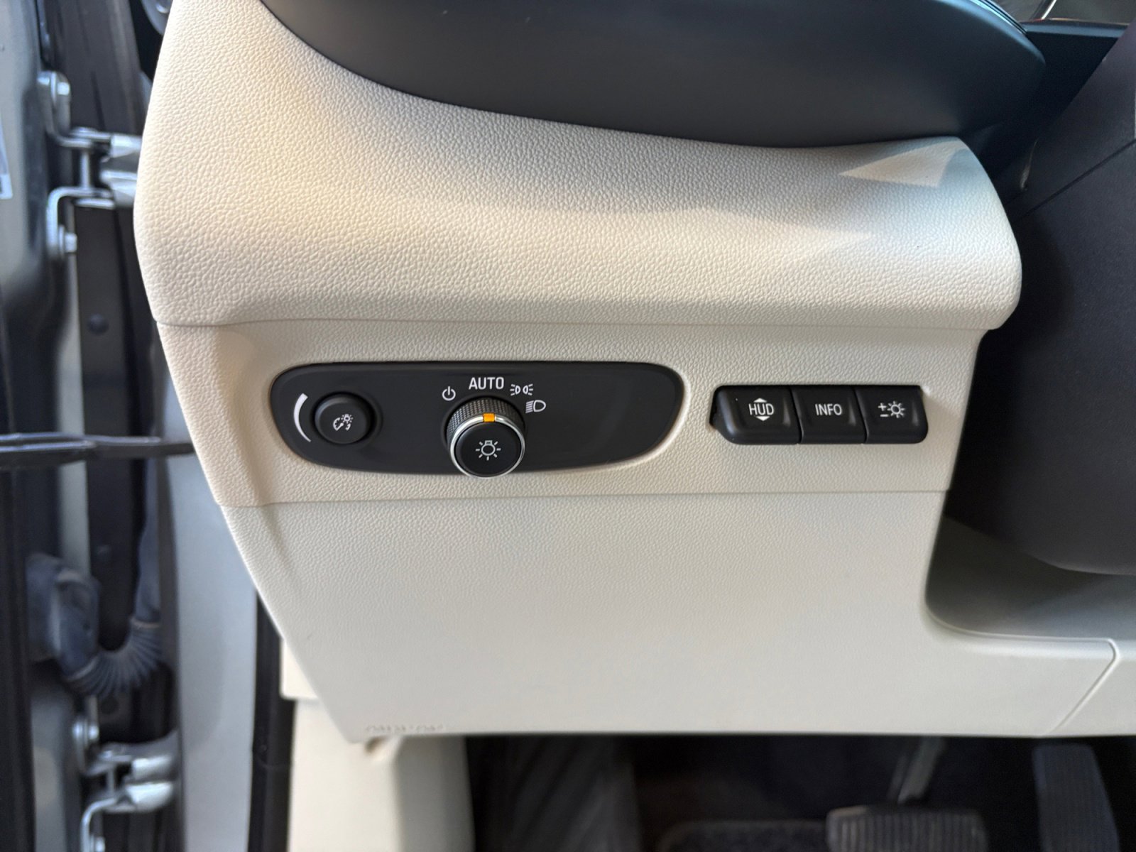 Used 2023 Buick Envision Avenir image 27