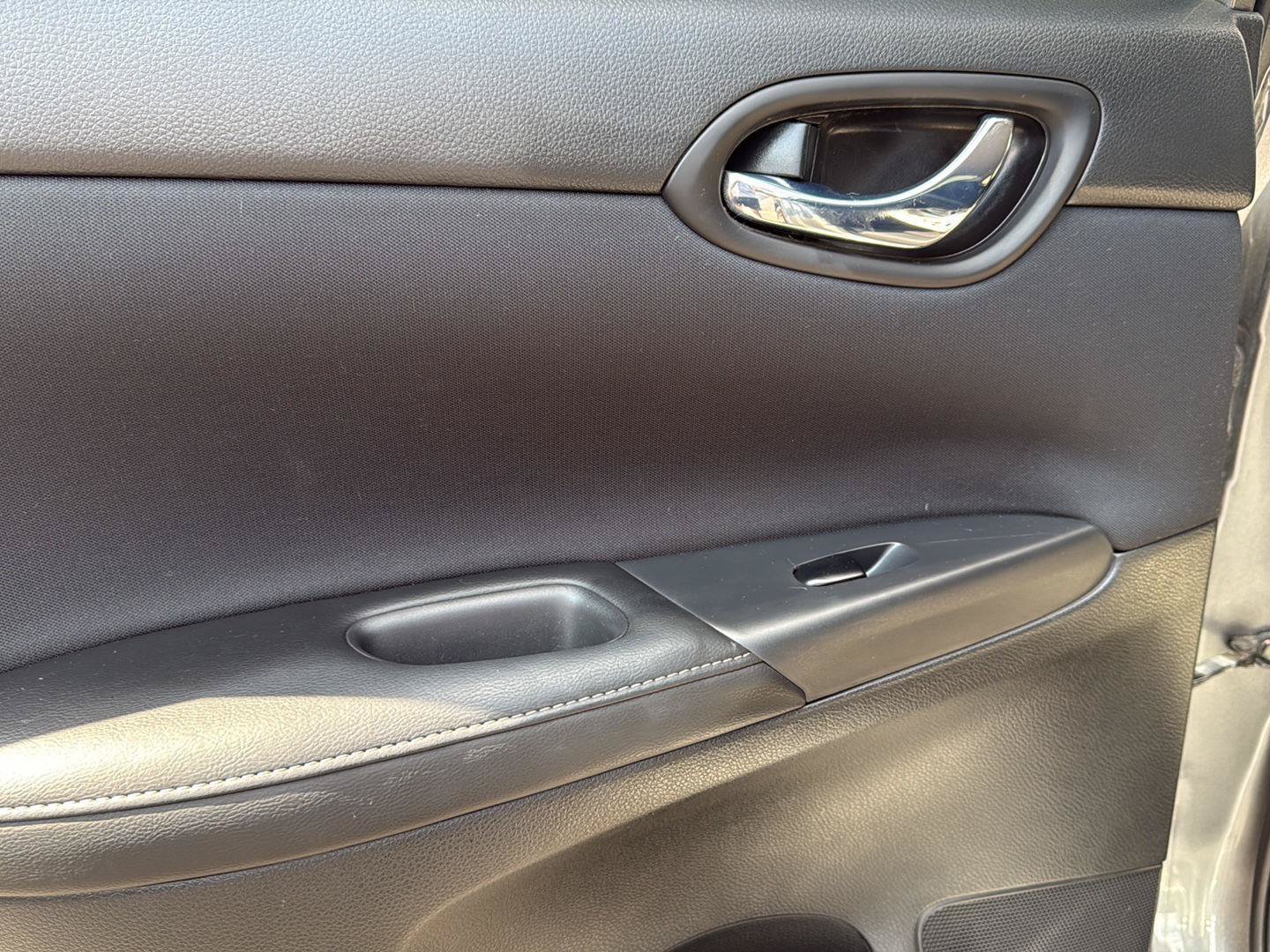 Used 2016 Nissan Sentra S FWD image 19