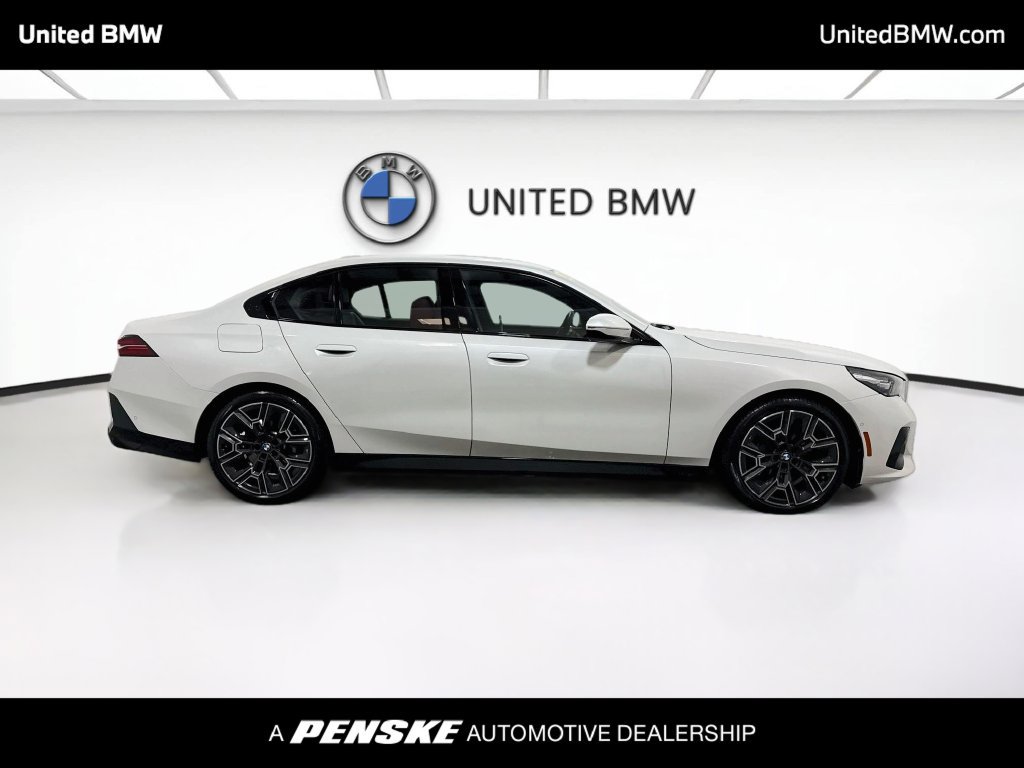 Used 2026 BMW 530i w/ M Sport Package RWD image 4