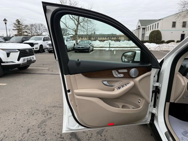 Used 2021 Mercedes-Benz GLC 300 4MATIC image 23