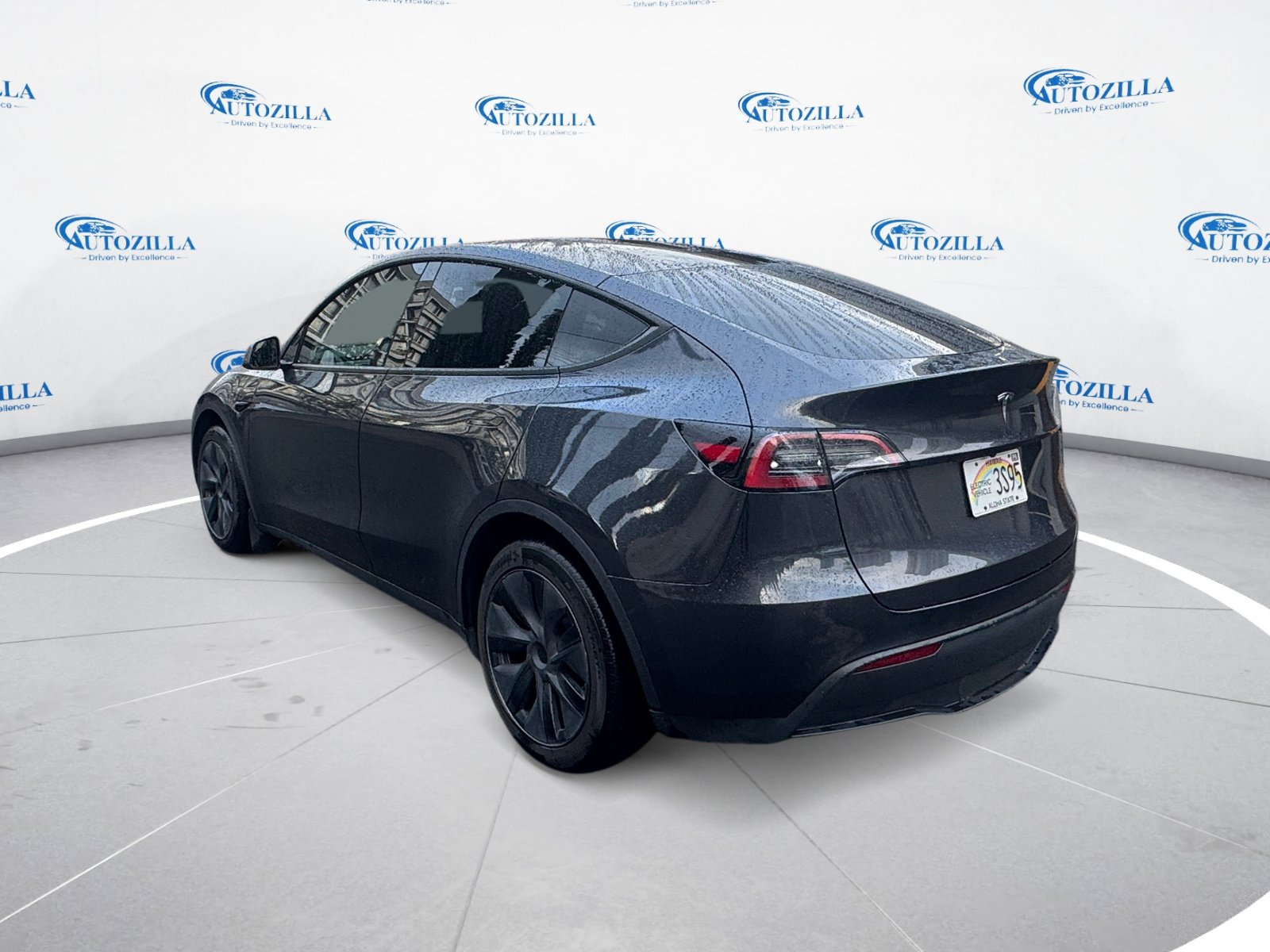 Used 2025 Tesla Model Y Long Range image 3
