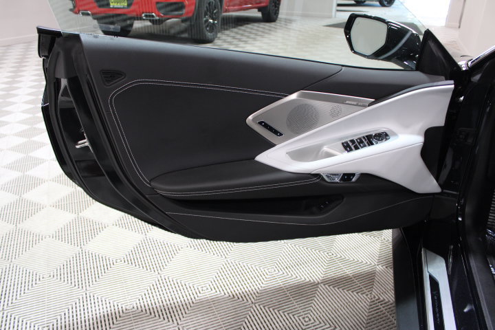 Used 2024 Chevrolet Corvette Stingray Preferred Conv w/ Z51 Performance Package RWD image 24