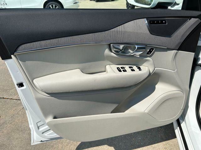 New 2025 Volvo XC90 T8 Plus w/ Protection Package Premier image 11
