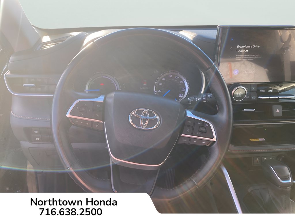 Used 2023 Toyota Highlander Bronze Edition FWD image 21