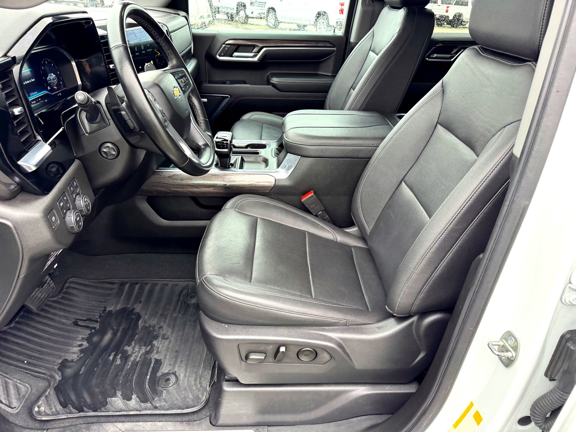 Used 2023 Chevrolet Silverado 1500 LTZ w/ LTZ Convenience Package II AWD/4WD image 11