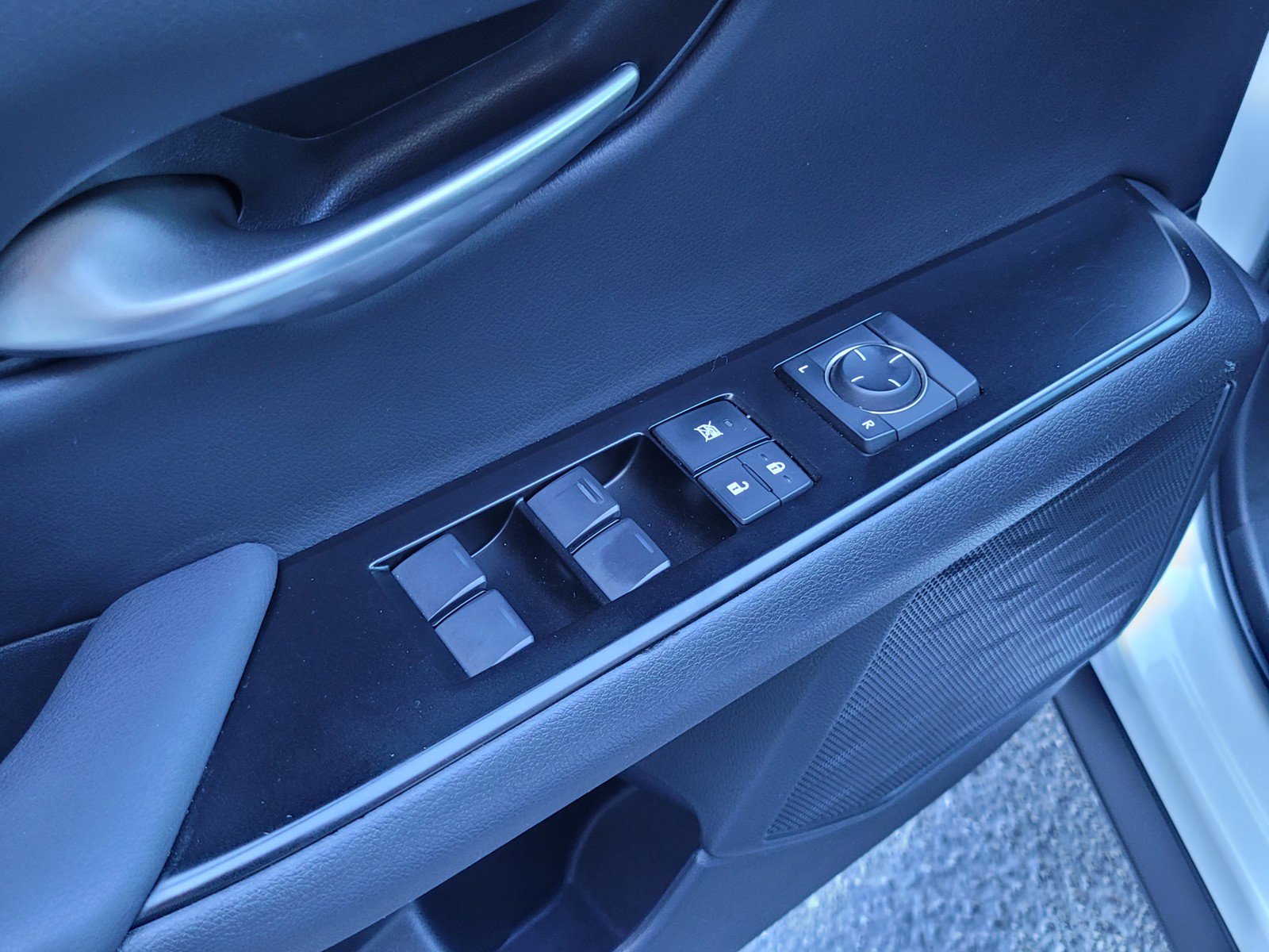 Certified 2022 Lexus UX 200 w/ Accessory Package (Z2) FWD image 18