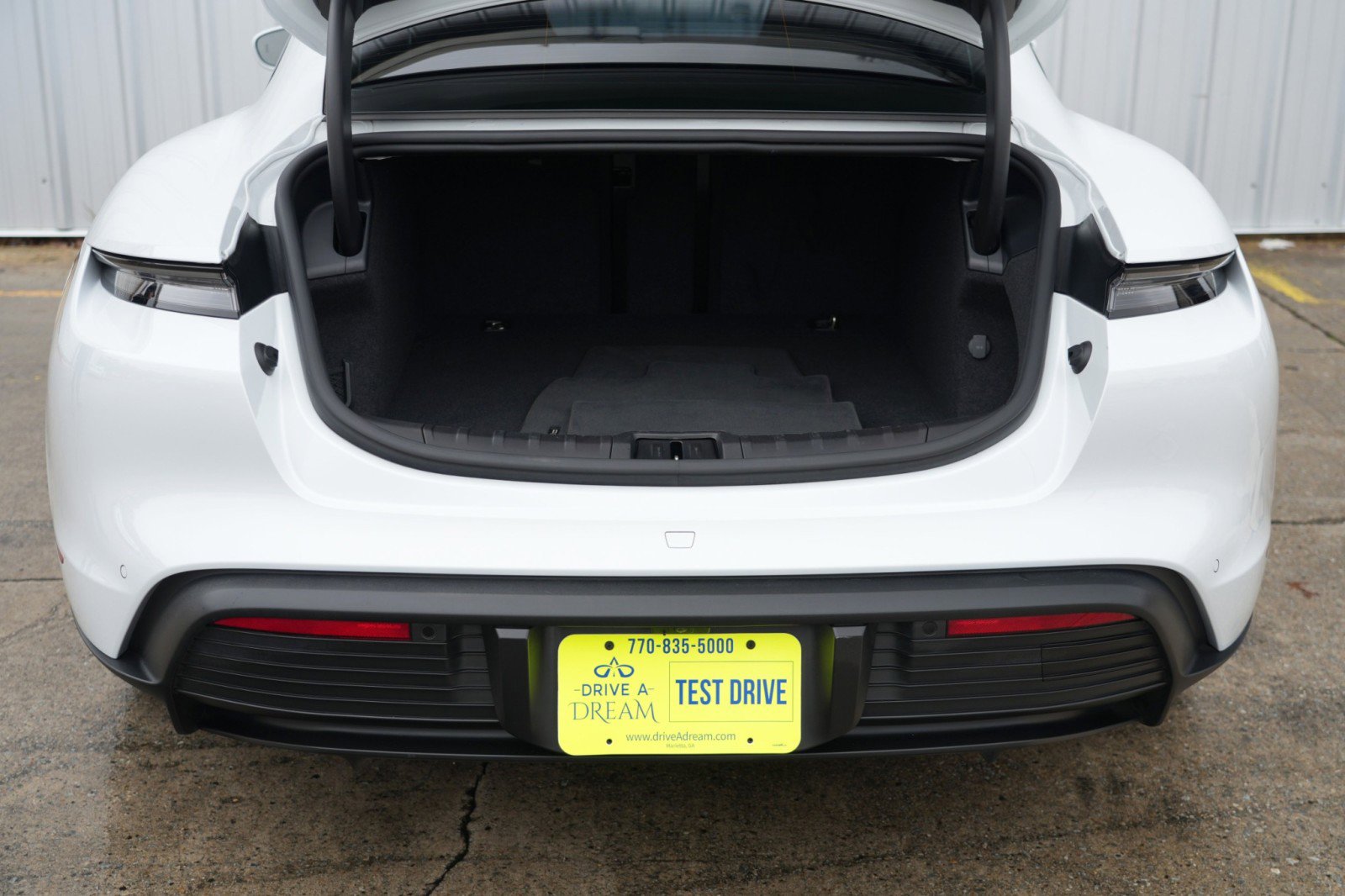 Used 2023 Porsche Taycan image 10