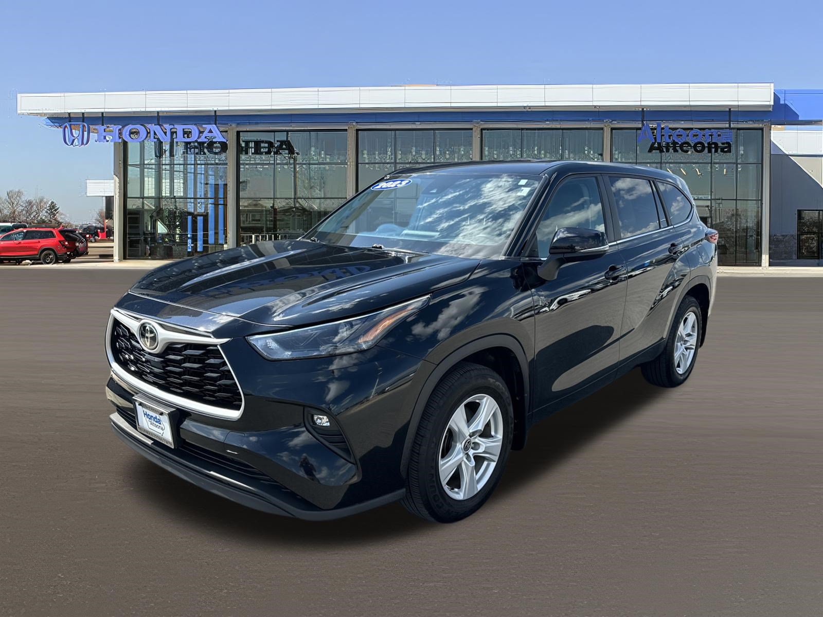 Used 2023 Toyota Highlander LE