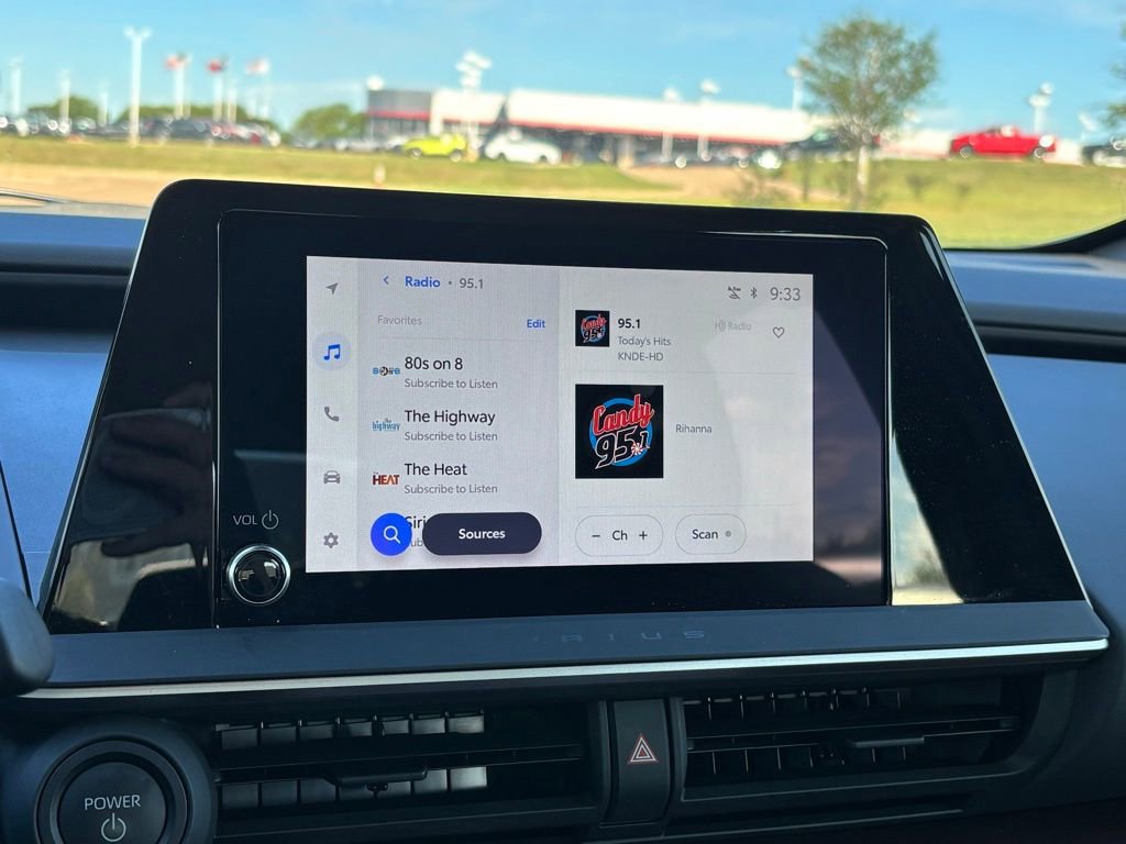 Used 2025 Toyota Prius Plug-In Hybrid FWD image 17