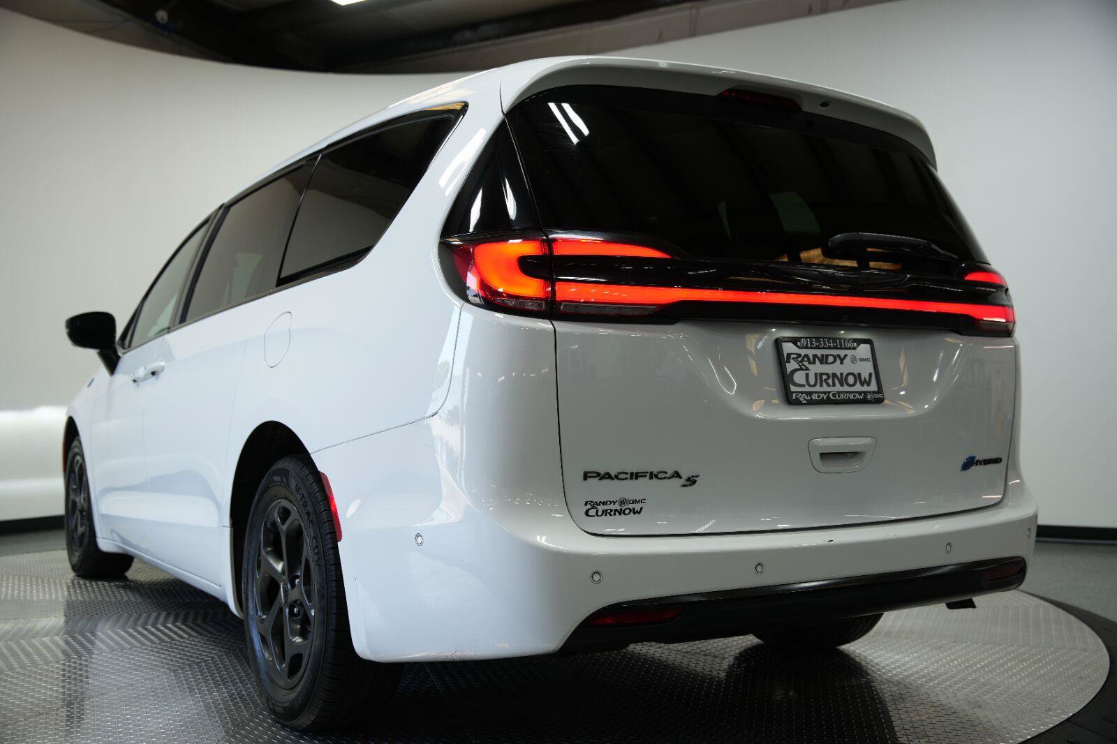 Used 2024 Chrysler Pacifica Limited FWD image 27