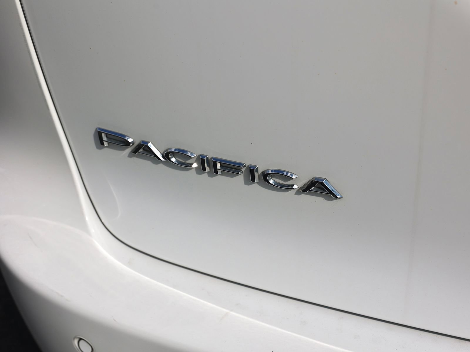 Used 2023 Chrysler Pacifica Touring-L image 9