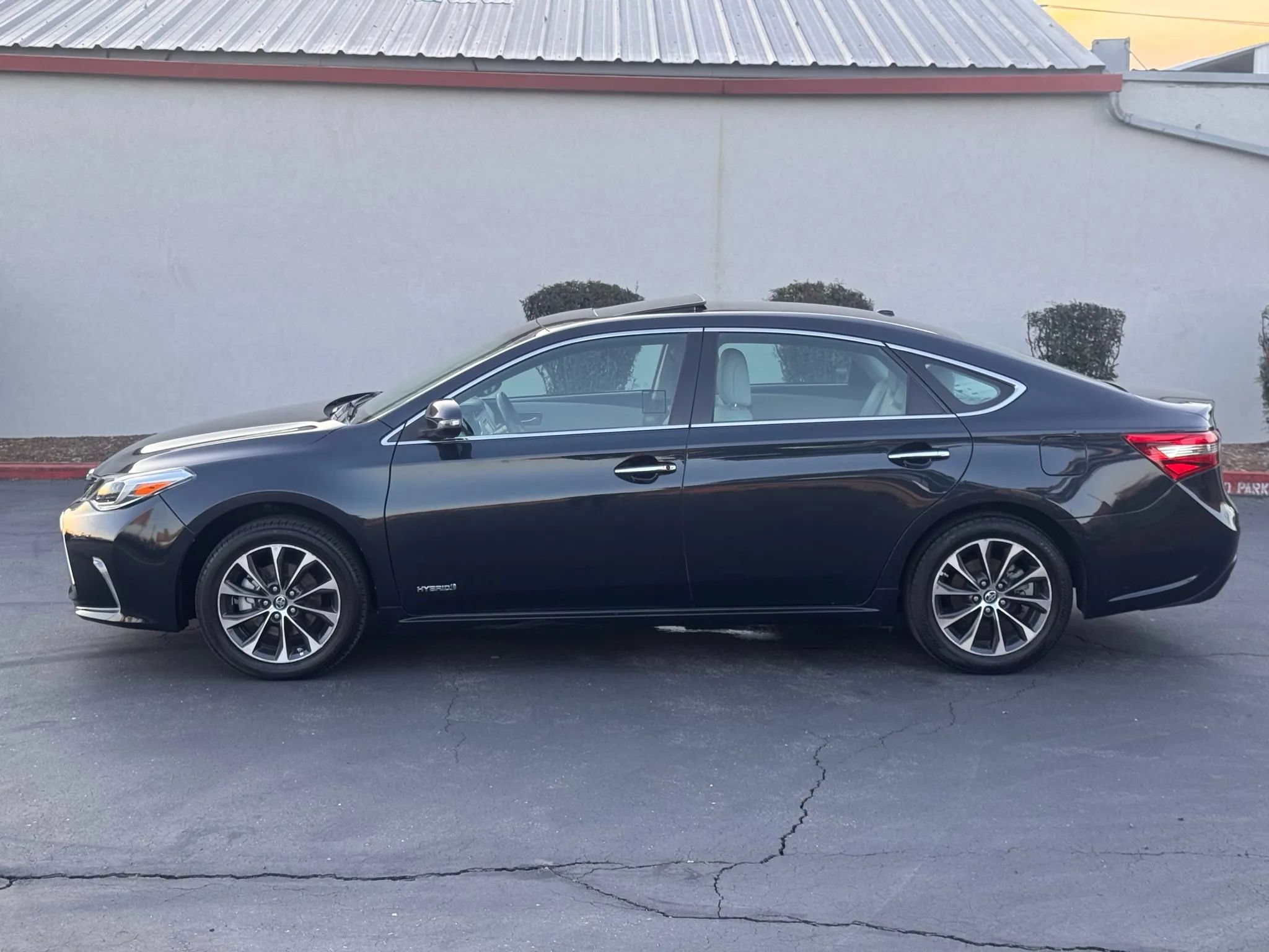 Used 2018 Toyota Avalon XLE Plus w/ Carpet Mat Package FWD image 3