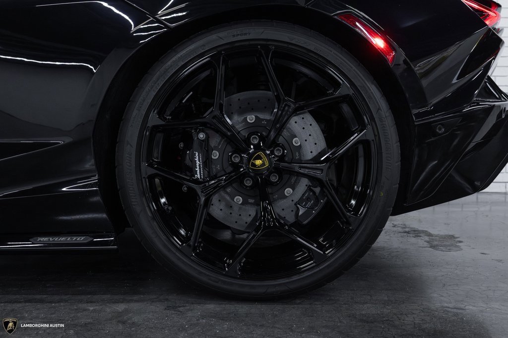 Used 2025 Lamborghini Revuelto image 12