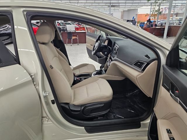 Used 2017 Hyundai Elantra SE w/ Cargo Package image 31