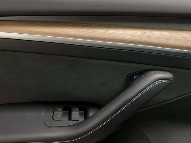 Used 2023 Tesla Model 3 Standard Range image 8