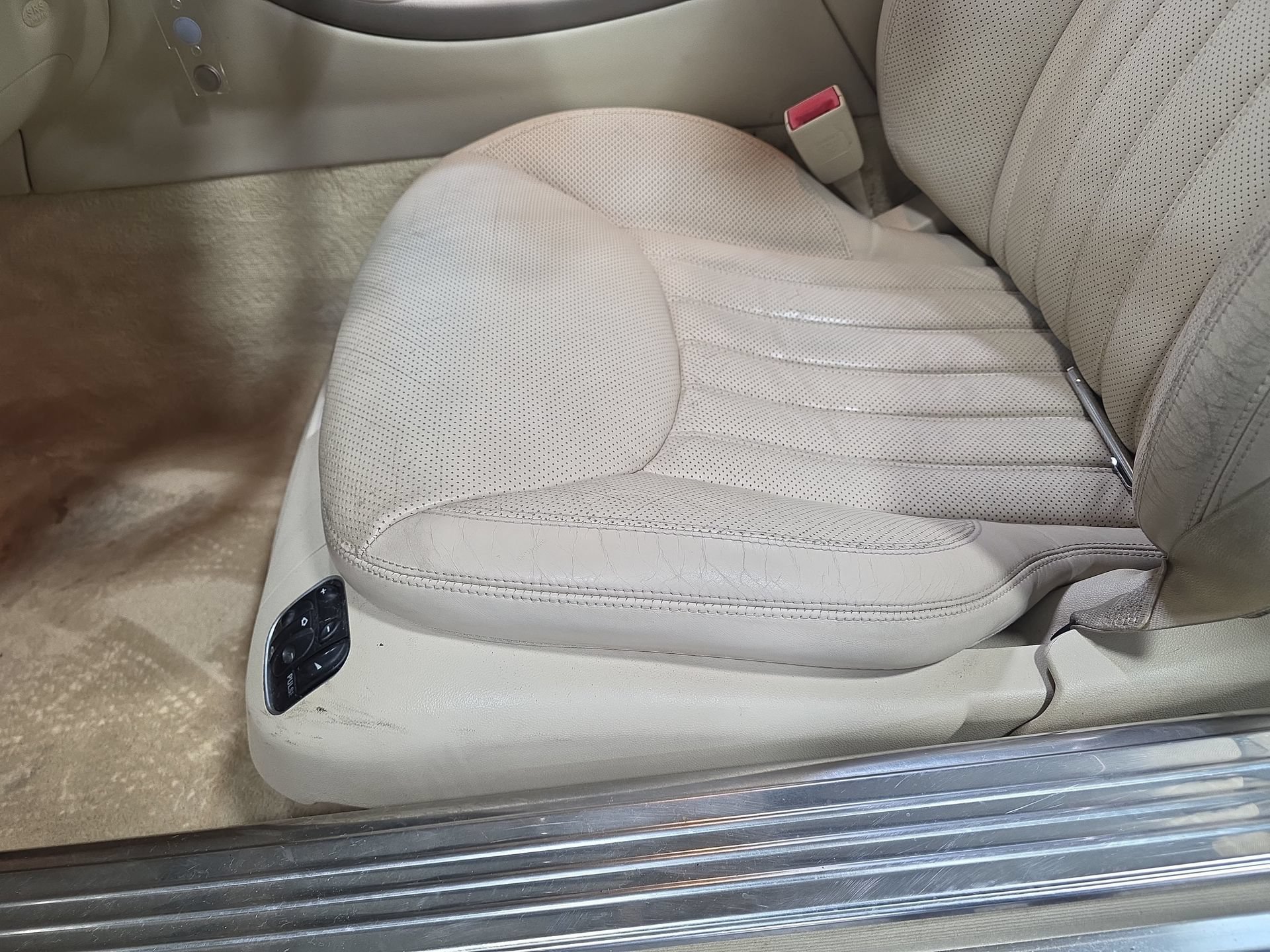 Used 2011 Mercedes-Benz SL 550 image 27