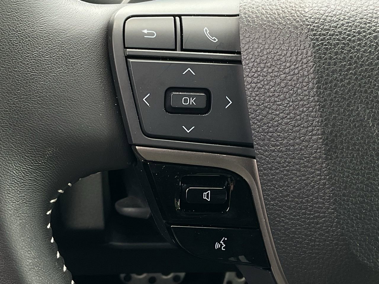 Used 2025 Toyota Camry SE image 22