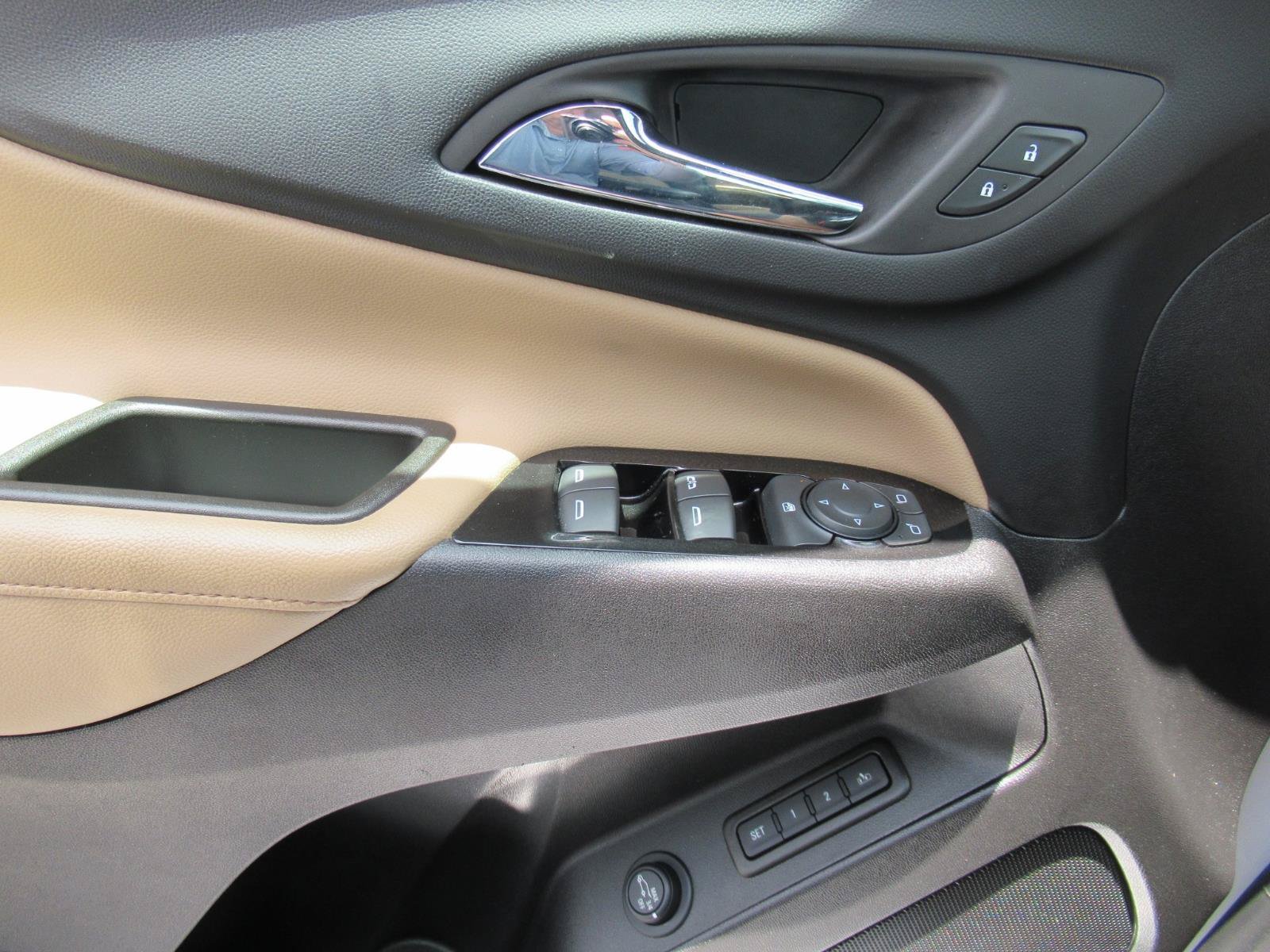 Used 2023 Chevrolet Equinox Premier FWD image 20