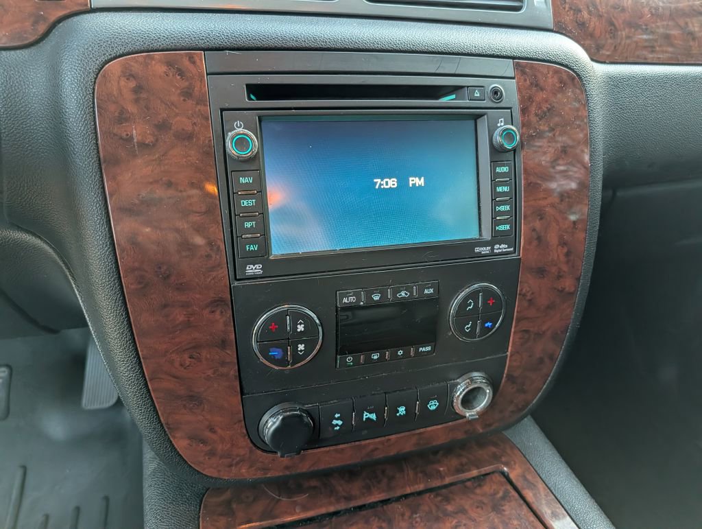 Used 2008 Chevrolet Suburban LT image 16