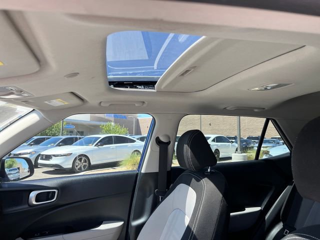 Used 2022 Hyundai Venue SEL image 11