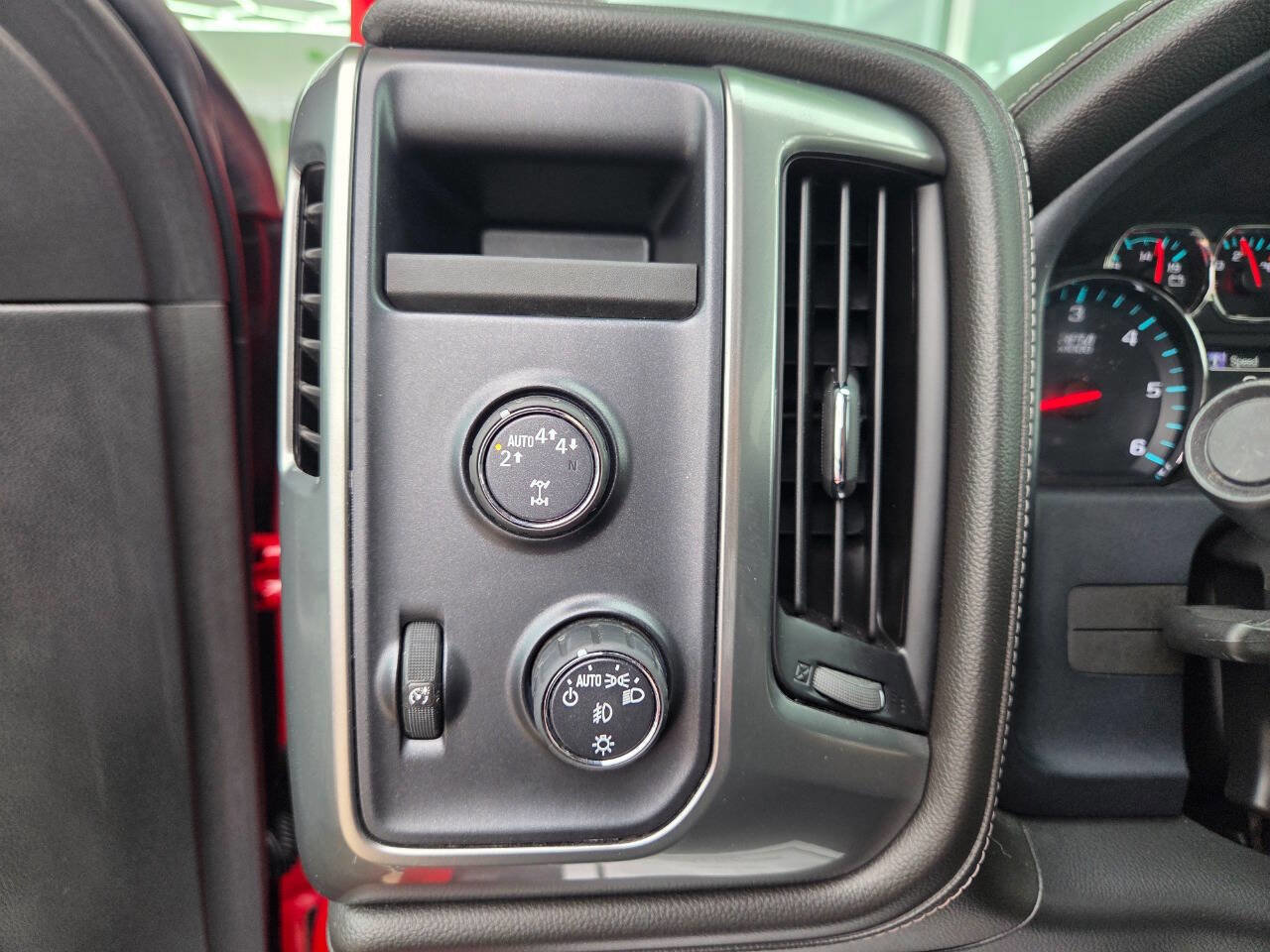 Used 2018 Chevrolet Silverado 1500 LTZ w/ Sport Package image 28