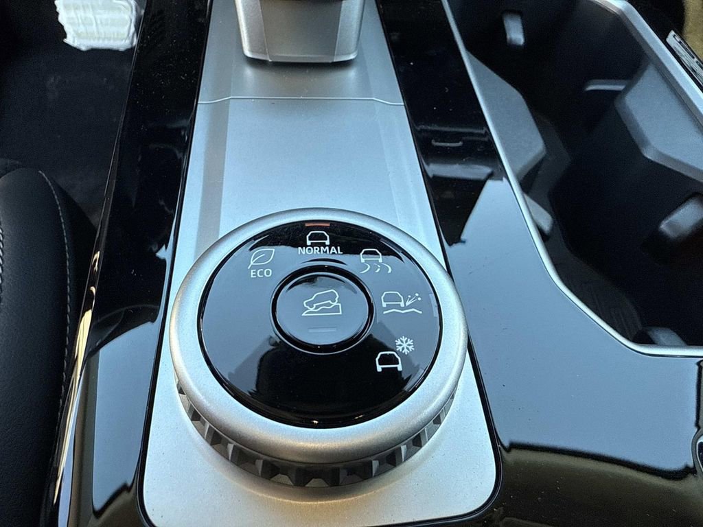 New 2025 Mitsubishi Outlander SEL image 33