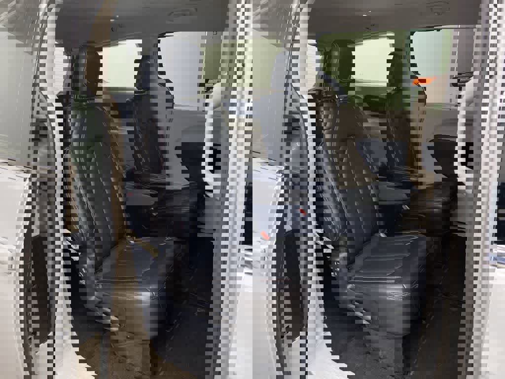 Used 2024 Chrysler Pacifica Touring-L image 17