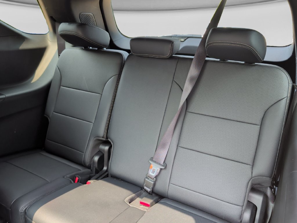 Used 2026 Chevrolet Traverse High Country w/ LPO, Floor Liner Package AWD/4WD image 33