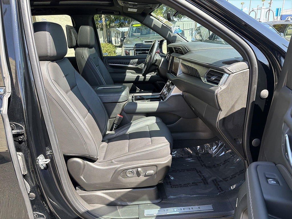 Used 2021 GMC Yukon Denali w/ Denali Ultimate Package RWD image 27