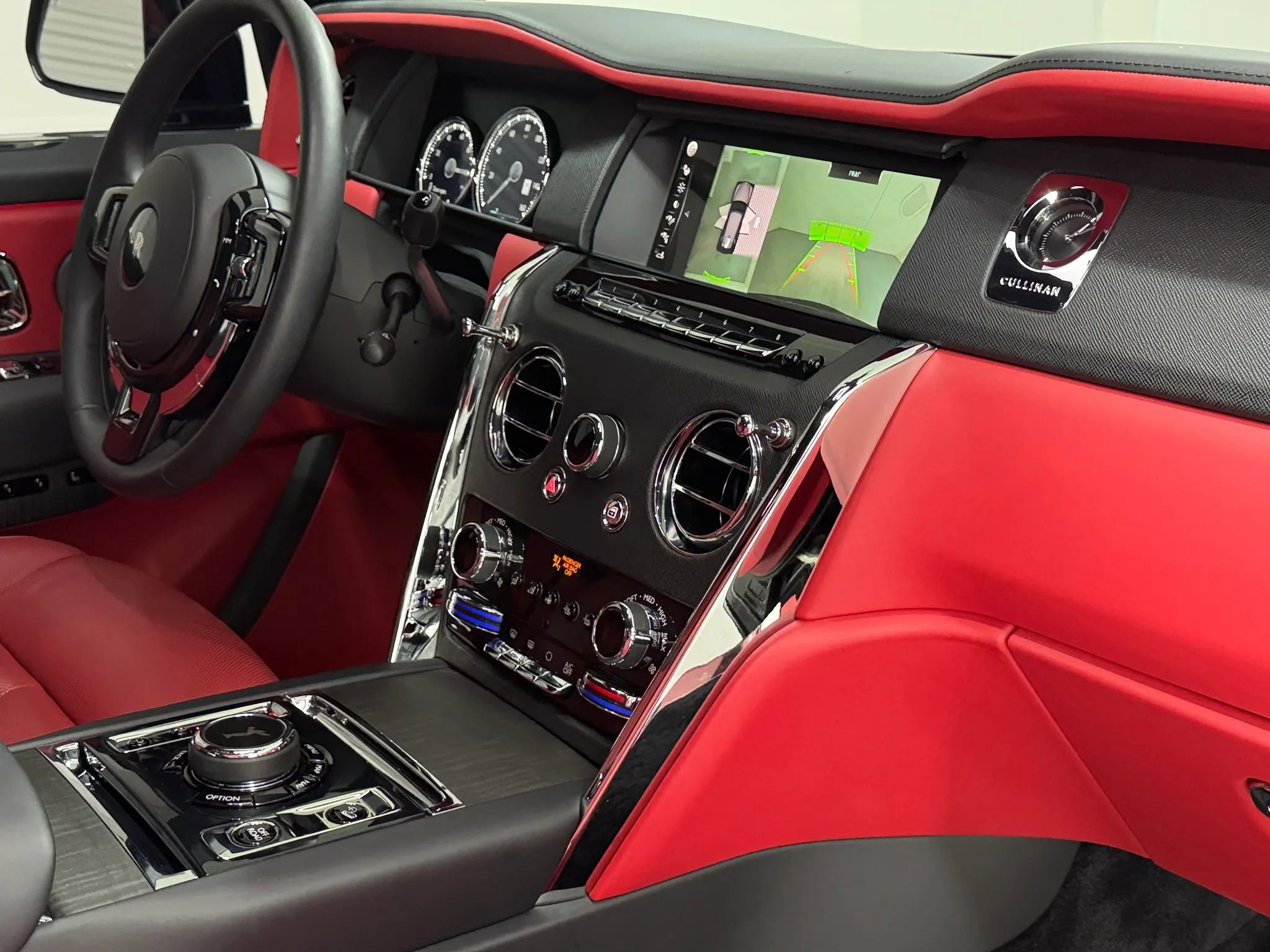 Used 2024 Rolls-Royce Cullinan image 31