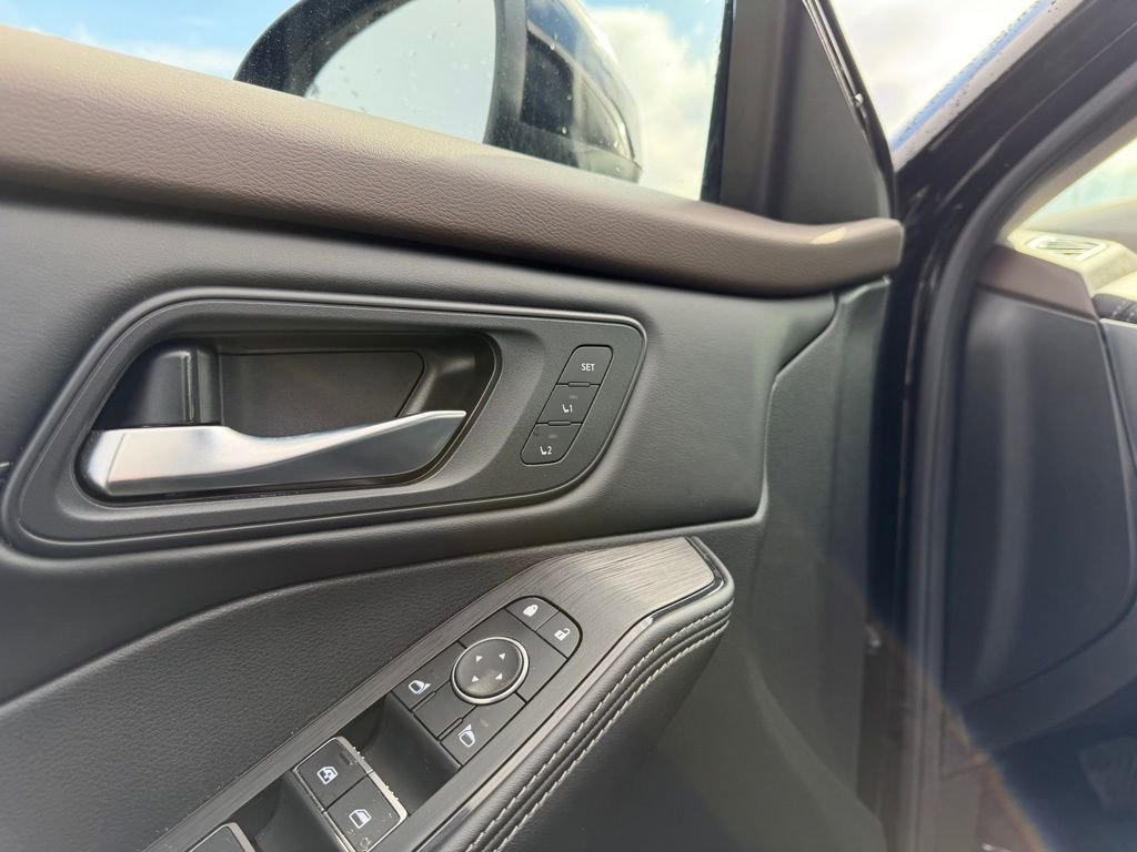 Used 2023 Nissan Rogue SL w/ SL Premium Package image 14