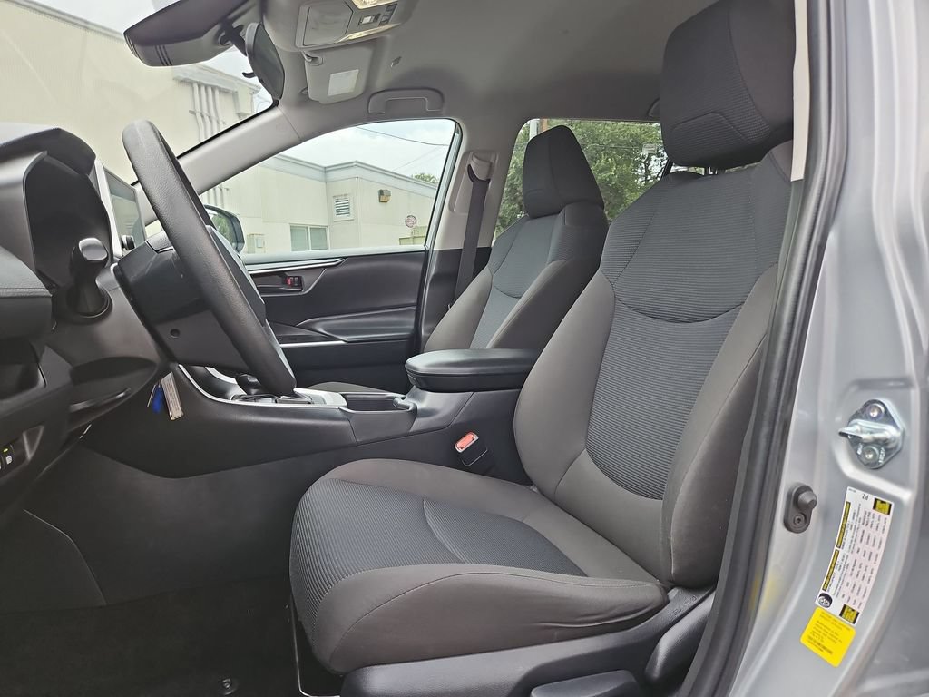 Used 2025 Toyota RAV4 LE FWD image 25