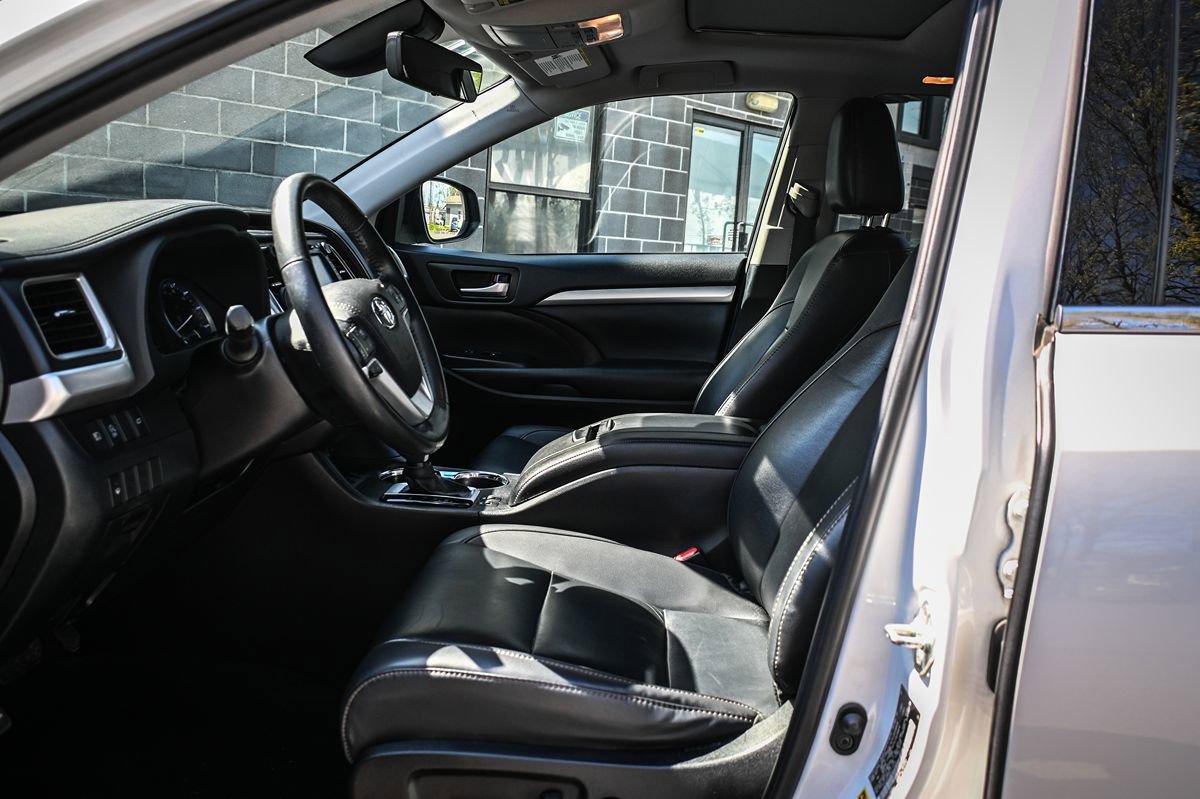 Used 2019 Toyota Highlander XLE AWD/4WD image 8