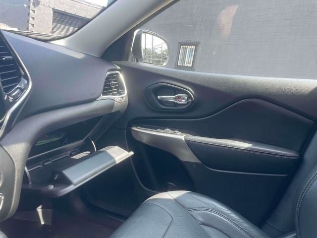 Used 2019 Jeep Cherokee Limited AWD/4WD image 36