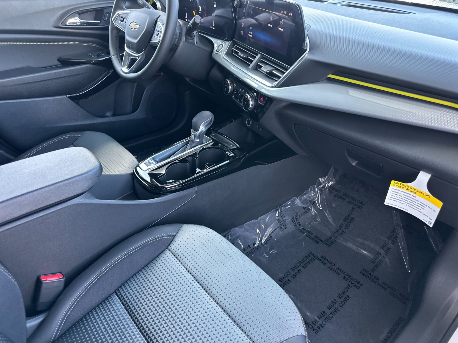 New 2026 Chevrolet Trax LT w/ LT Convenience Package FWD image 16