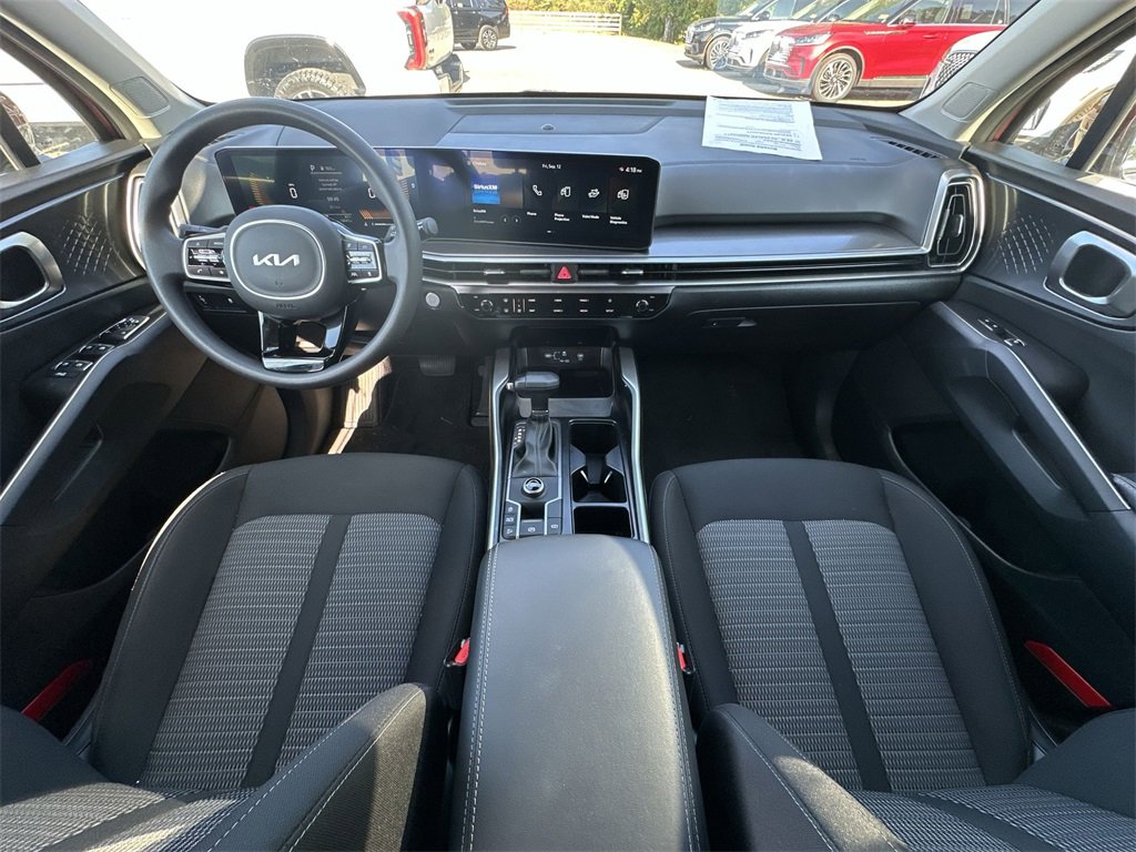 Used 2025 Kia Sorento LX image 20