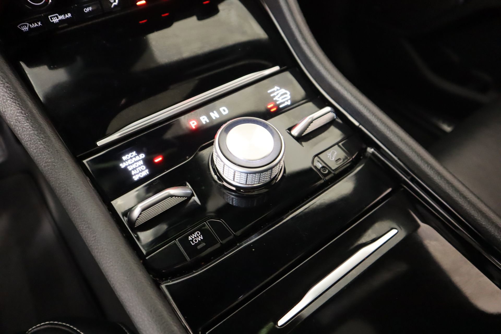 Used 2024 Jeep Grand Cherokee L Overland w/ Luxury Tech Group IV image 10