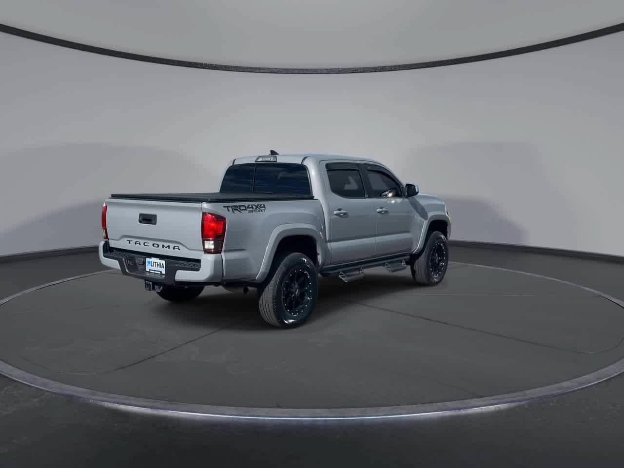 Used 2018 Toyota Tacoma TRD Sport AWD/4WD image 8