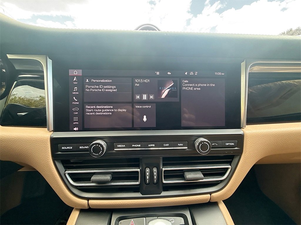 Used 2021 Porsche Macan image 16