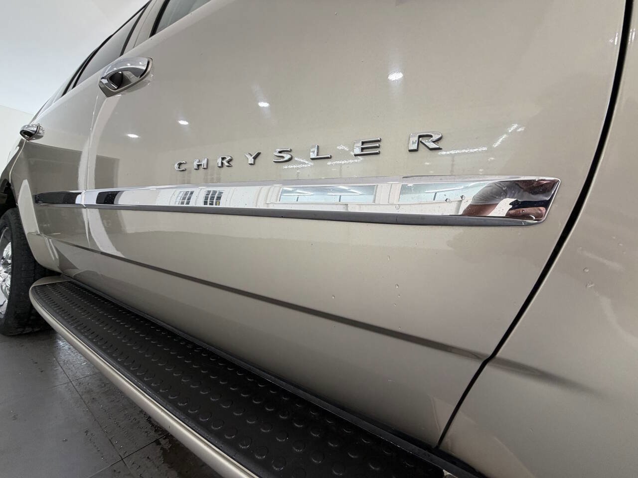 Used 2008 Chrysler Aspen Limited image 8