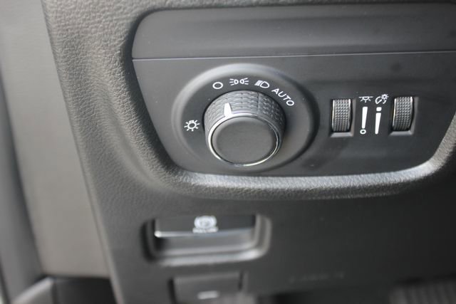Used 2023 Jeep Grand Cherokee L Laredo AWD/4WD image 17