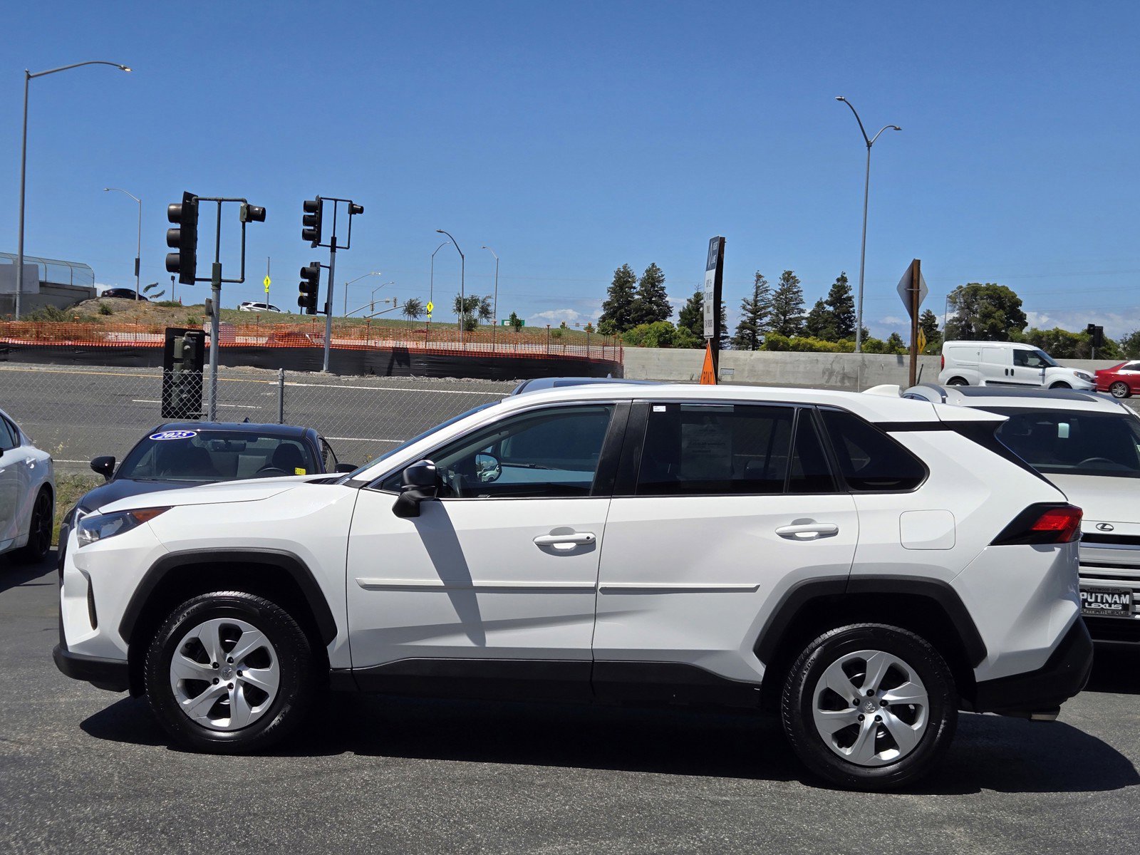 Used 2022 Toyota RAV4 LE FWD image 7