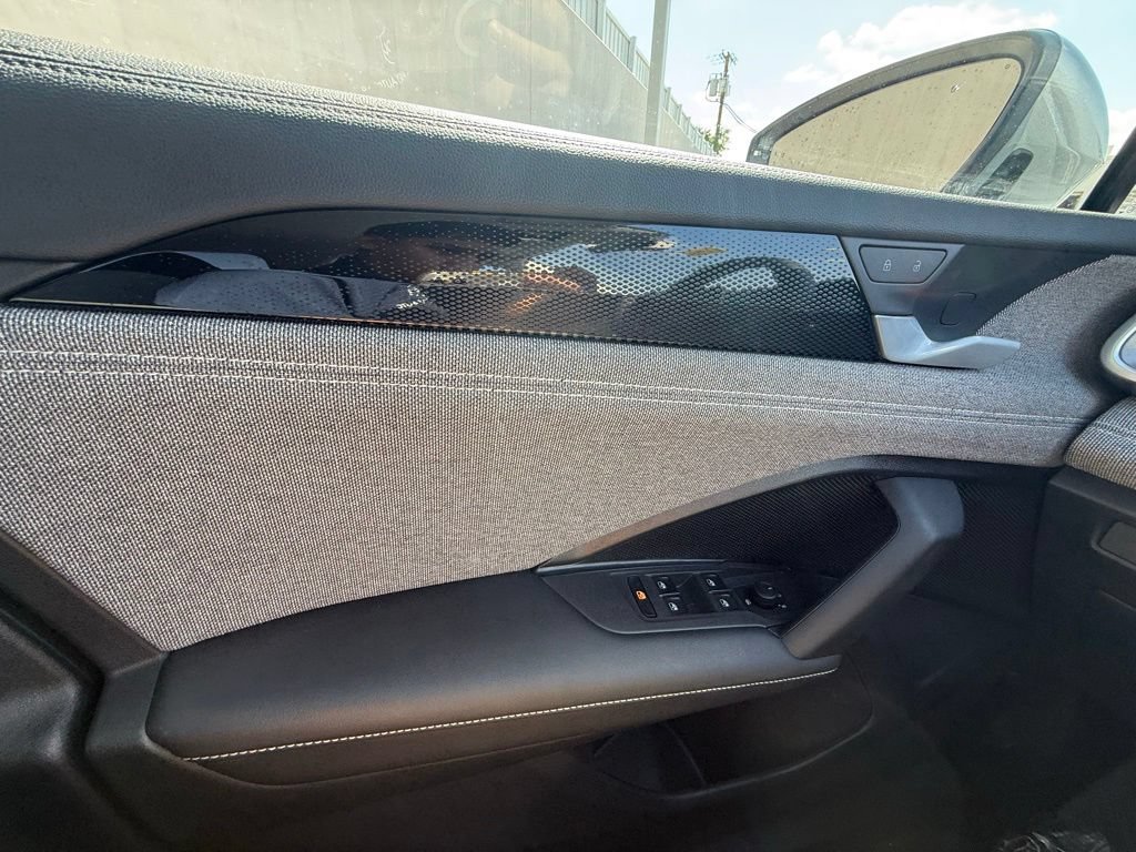 Certified 2025 Volkswagen Tiguan S FWD image 21