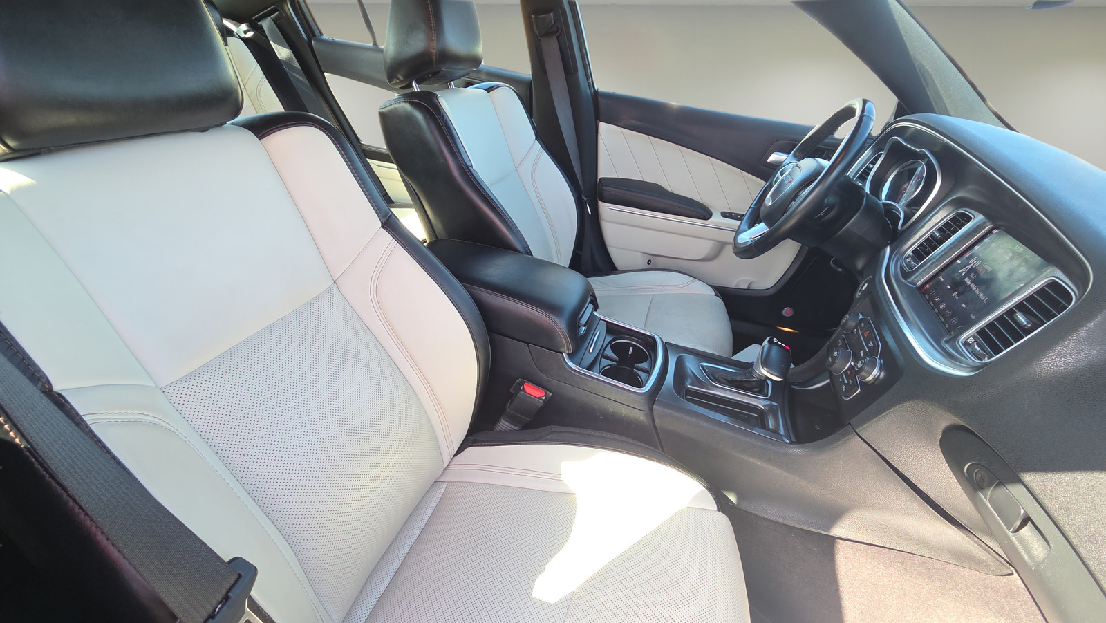 Used 2018 Dodge Charger SXT Plus w/ Quick Order Package 29J RWD image 16